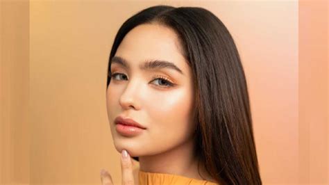 Video ni Andrea Brillantes na “binebenta” ang Northford High .
